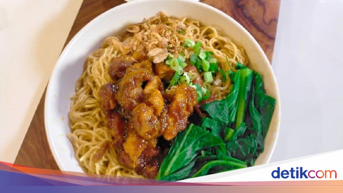 Mie Ayam Bakso Sedap Mantep: Rasa yang Menggigit Jiwa di Jantung Cilacap